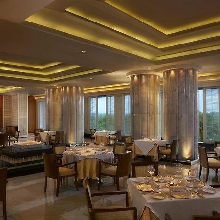 The Leela Ambience Gurugram Hotel & Residences - The Luxury Urban Sanctuary Gurgaon İç mekan fotoğraf The restaurant