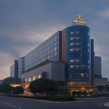 The Leela Ambience Gurugram Hotel & Residences - The Luxury Urban Sanctuary Gurgaon Dış mekan fotoğraf The hotel at night