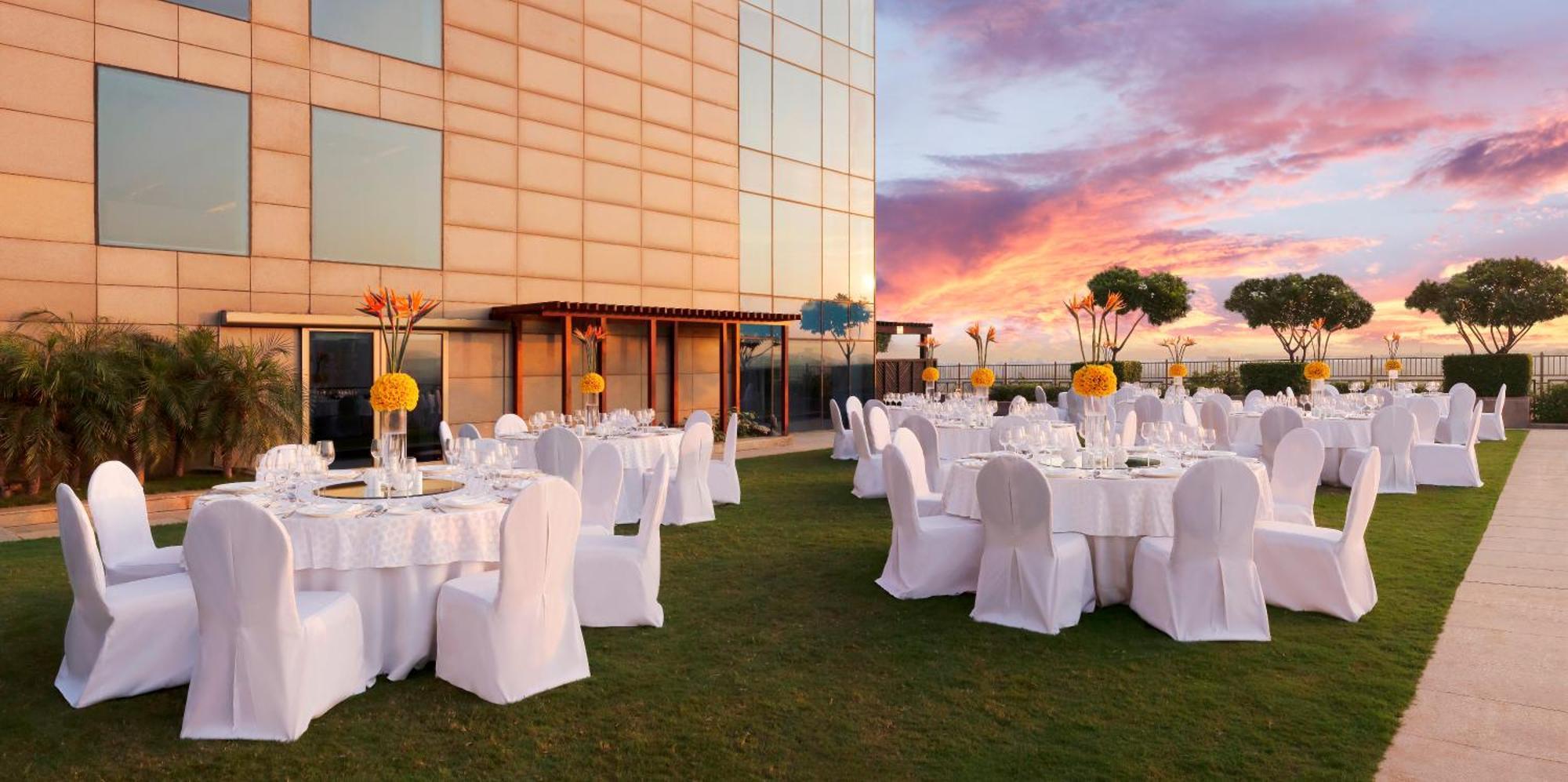 The Leela Ambience Gurugram Hotel & Residences - The Luxury Urban Sanctuary Gurgaon Dış mekan fotoğraf The Westin Hyderabad Hiranandani
