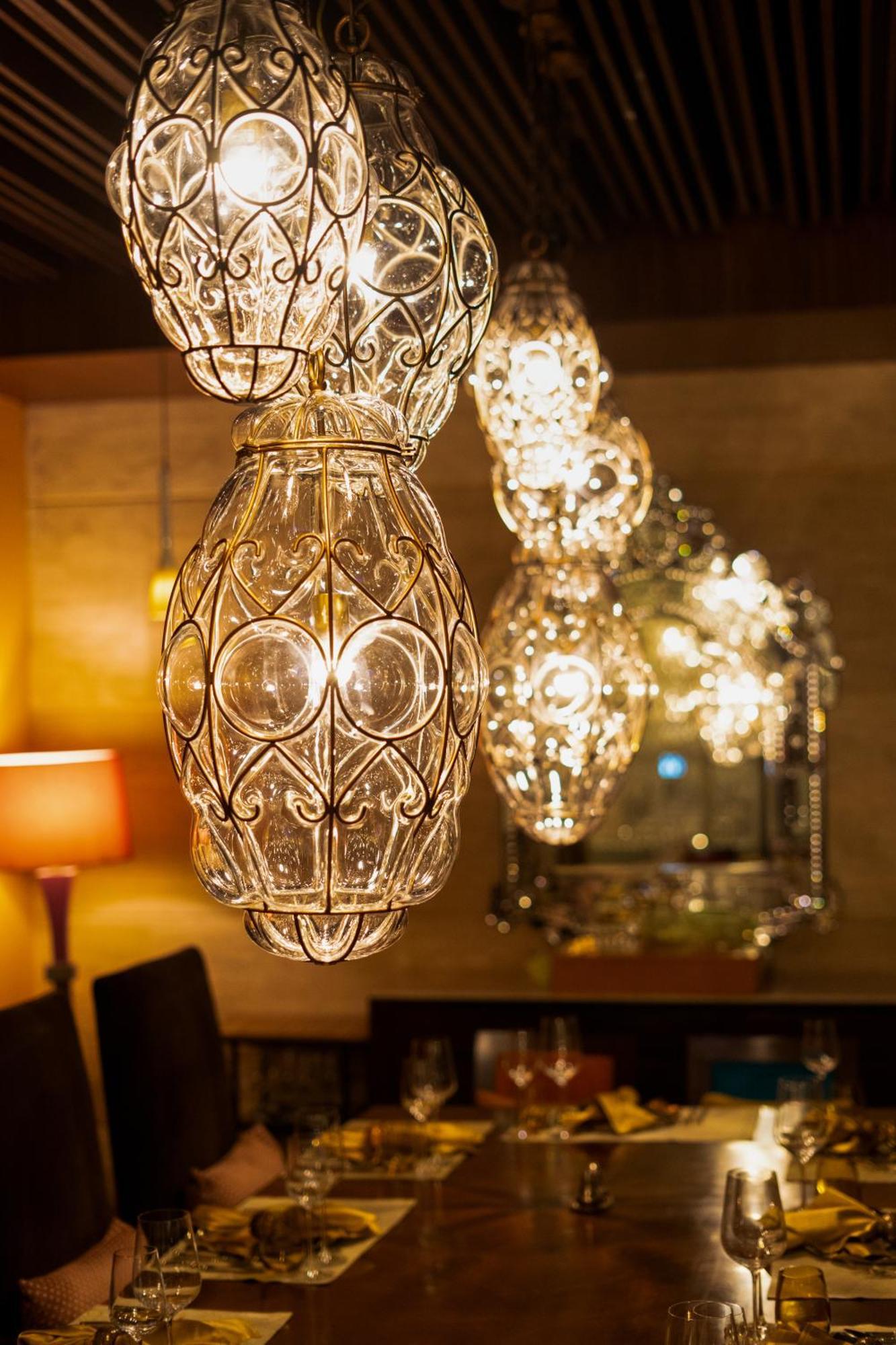 The Leela Ambience Gurugram Hotel & Residences - The Luxury Urban Sanctuary Gurgaon Dış mekan fotoğraf A lamp