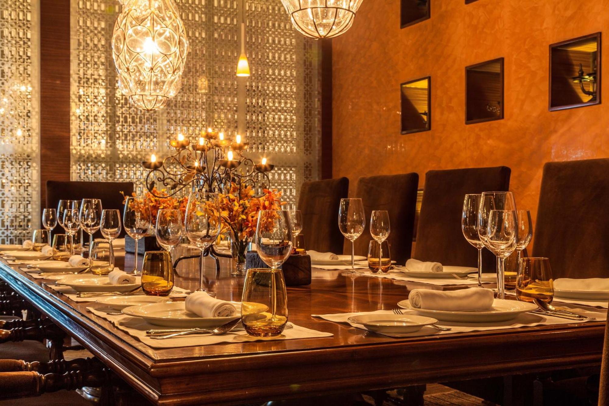 The Leela Ambience Gurugram Hotel & Residences - The Luxury Urban Sanctuary Gurgaon Dış mekan fotoğraf A dining room table set for a meal