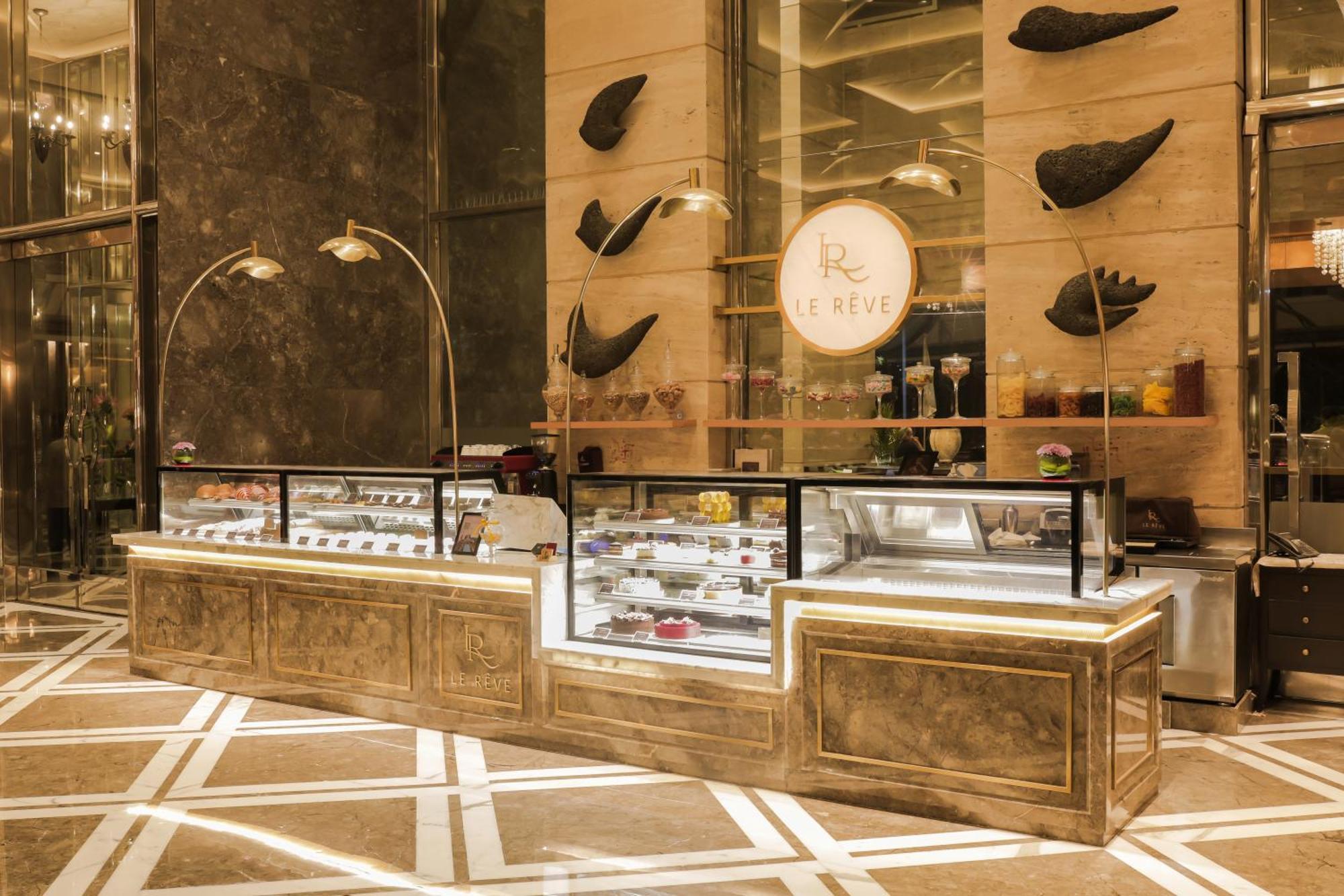 The Leela Ambience Gurugram Hotel & Residences - The Luxury Urban Sanctuary Gurgaon Dış mekan fotoğraf The pastry shop