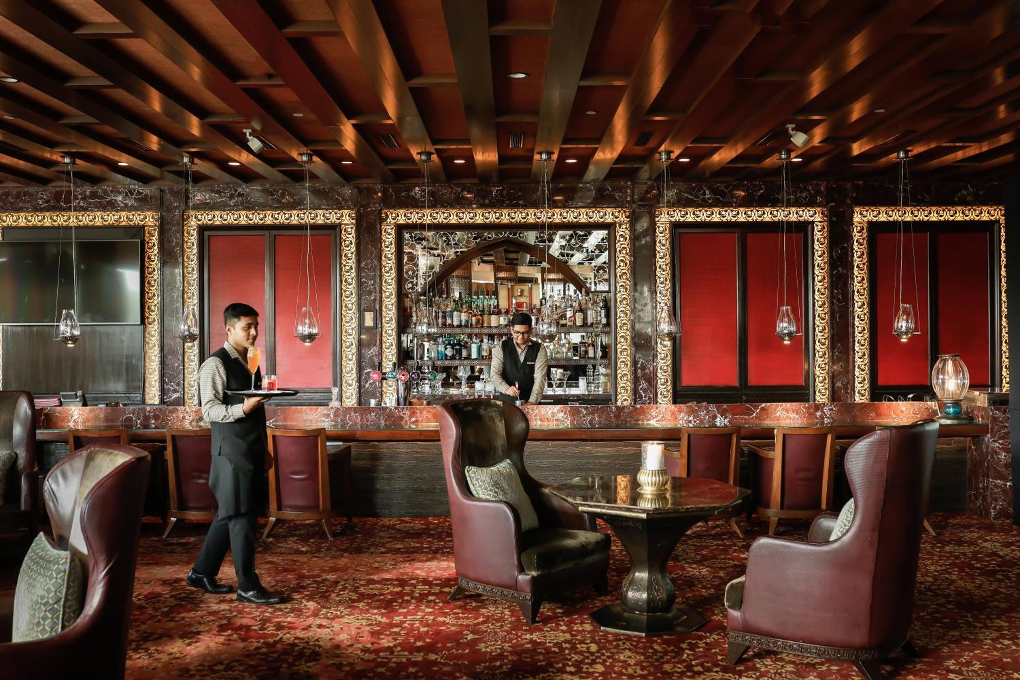 The Leela Ambience Gurugram Hotel & Residences - The Luxury Urban Sanctuary Gurgaon Dış mekan fotoğraf The Bar
