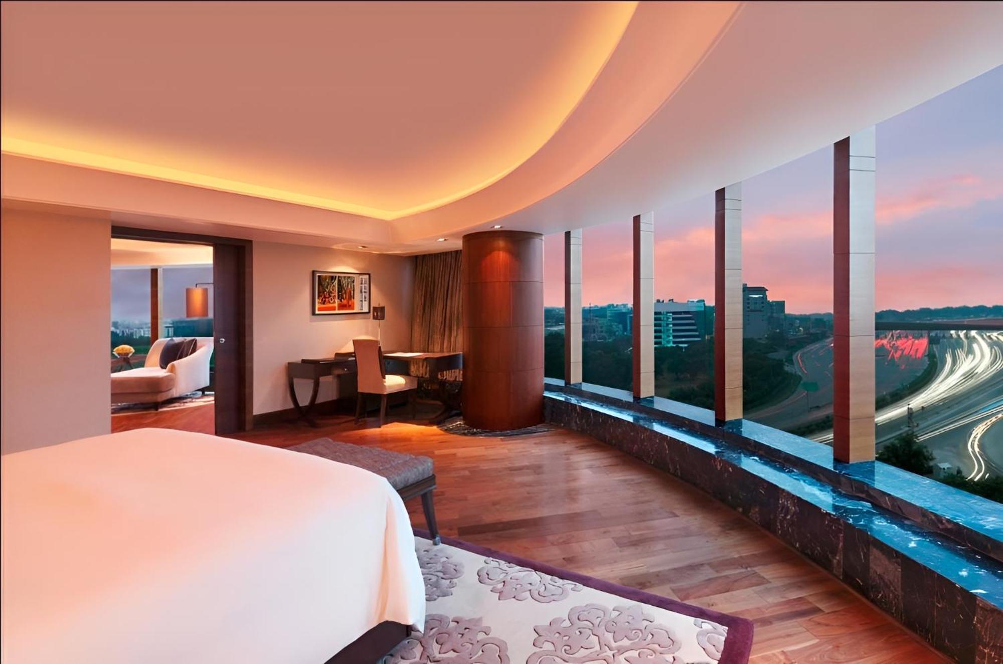 The Leela Ambience Gurugram Hotel & Residences - The Luxury Urban Sanctuary Gurgaon Dış mekan fotoğraf A suite at the hotel