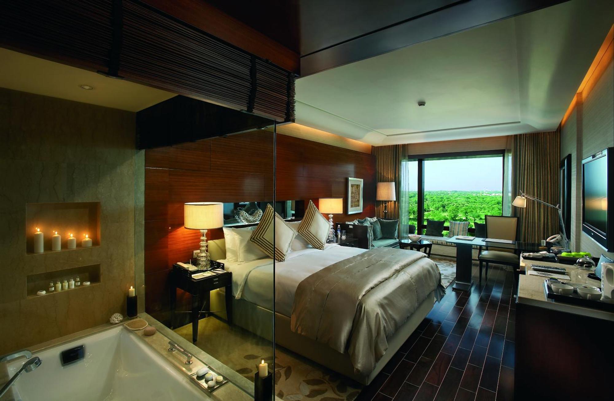 The Leela Ambience Gurugram Hotel & Residences - The Luxury Urban Sanctuary Gurgaon Dış mekan fotoğraf A room at The Oberoi, Mumbai