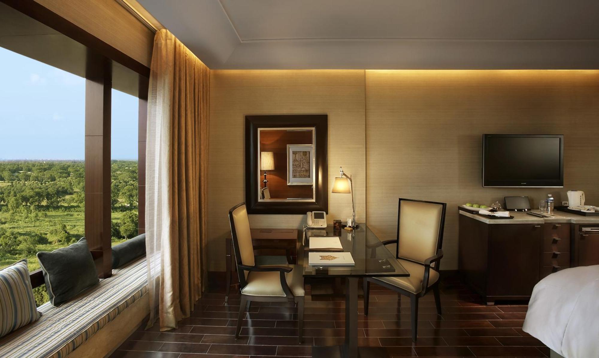 The Leela Ambience Gurugram Hotel & Residences - The Luxury Urban Sanctuary Gurgaon Dış mekan fotoğraf A room at the Taj Bengal