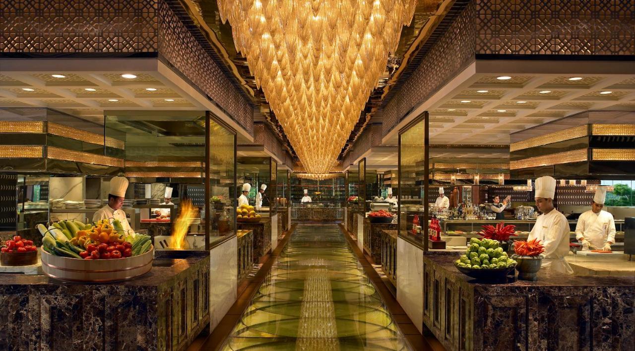 The Leela Ambience Gurugram Hotel & Residences - The Luxury Urban Sanctuary Gurgaon Dış mekan fotoğraf The Live Kitche